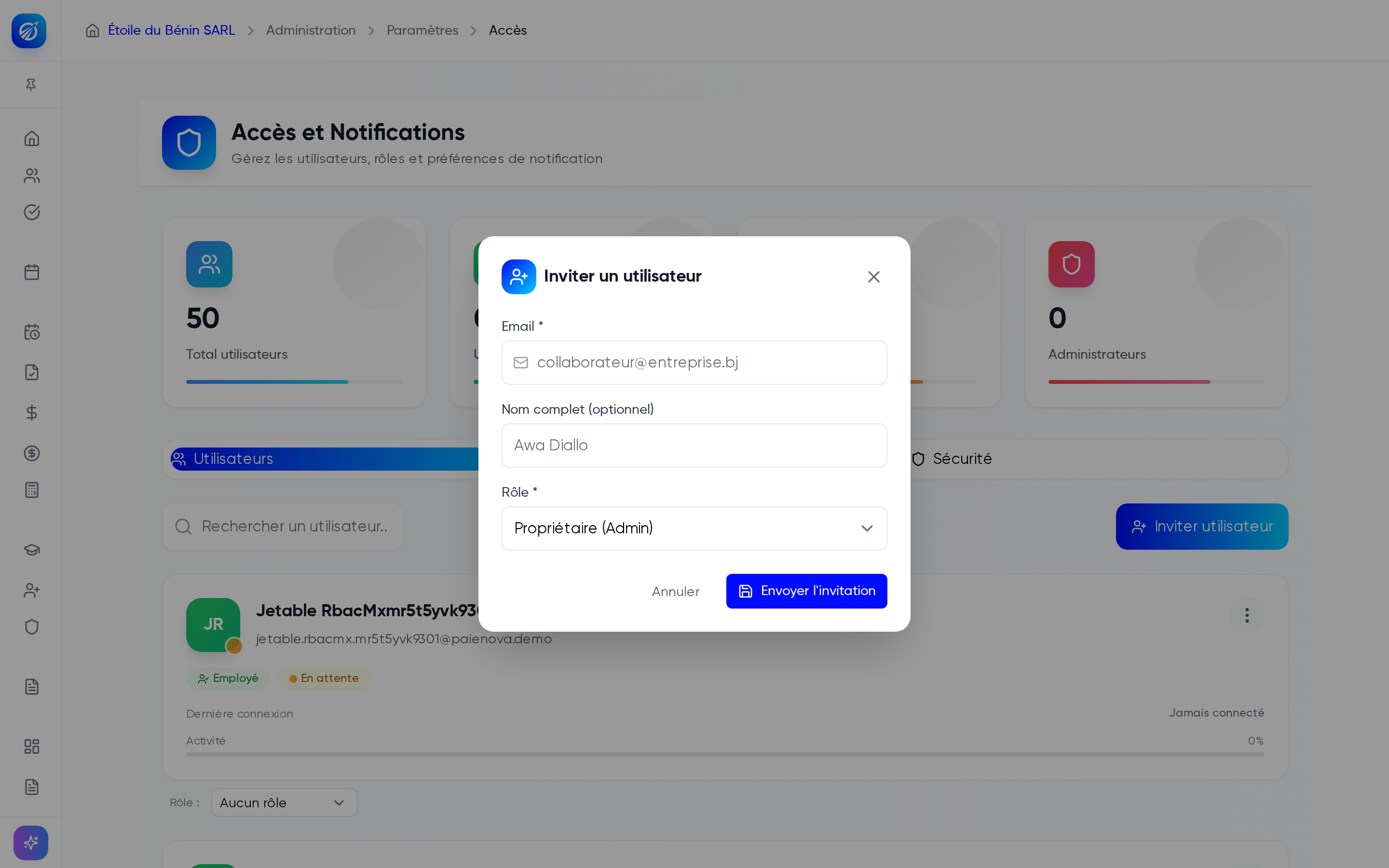 Fenêtre Inviter un utilisateur avec les champs email, nom complet et le sélecteur de rôle